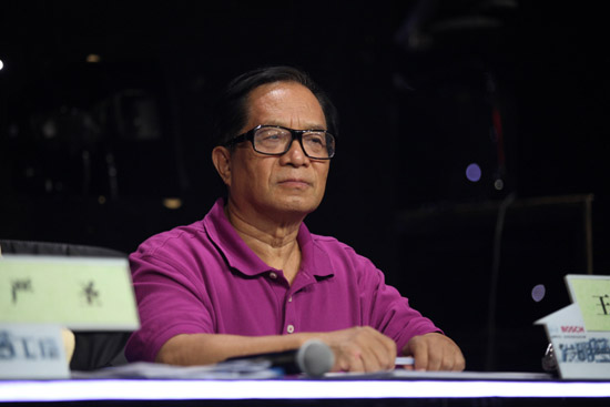 【小马拉大车】劲爆暗网资源毁三观系列寂寞骚逼妈妈乱伦正太兄弟俩无套3p海报