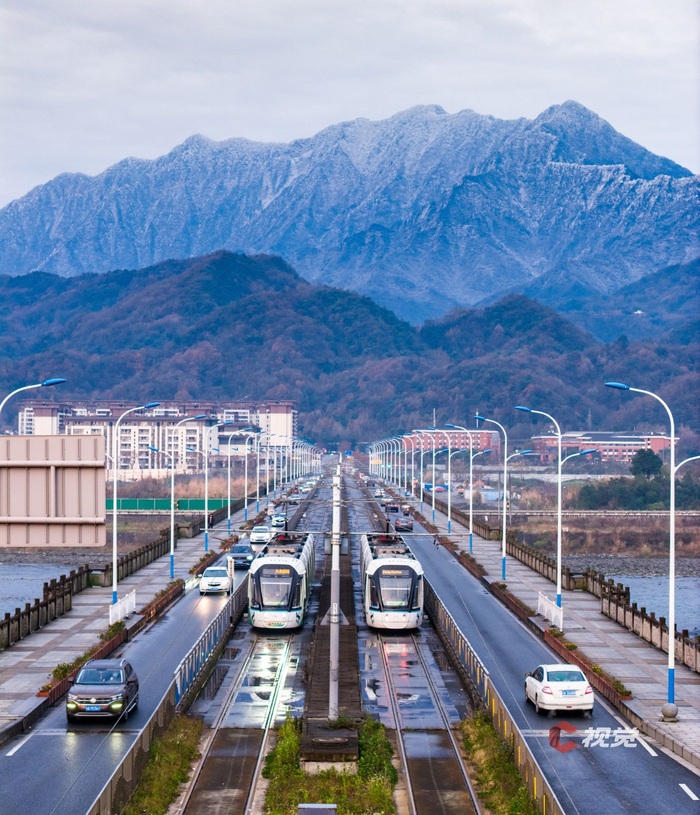 #小马拉大车海报