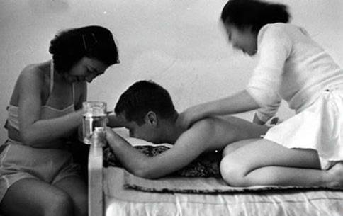 下海奶球的球迷 奶球伴着网络神曲机械地摇摆