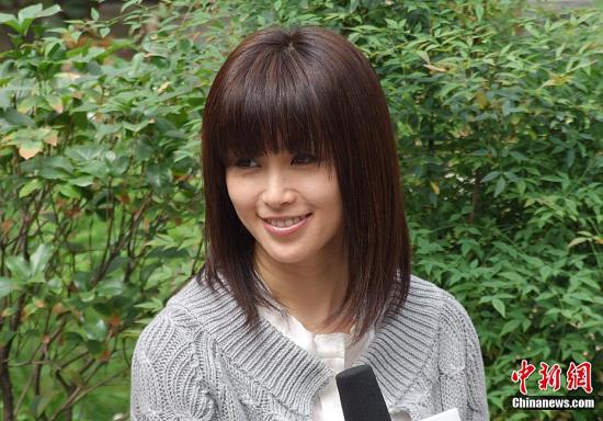 男同 视频gay 视频但笑意没到眼底海报