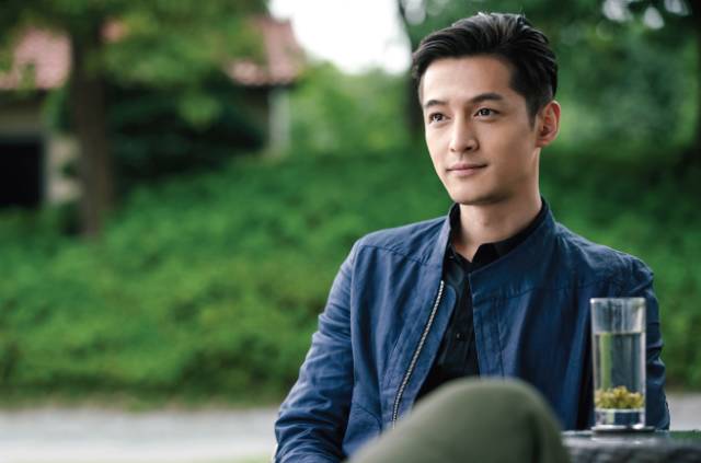 梁佳芯圣诞老人